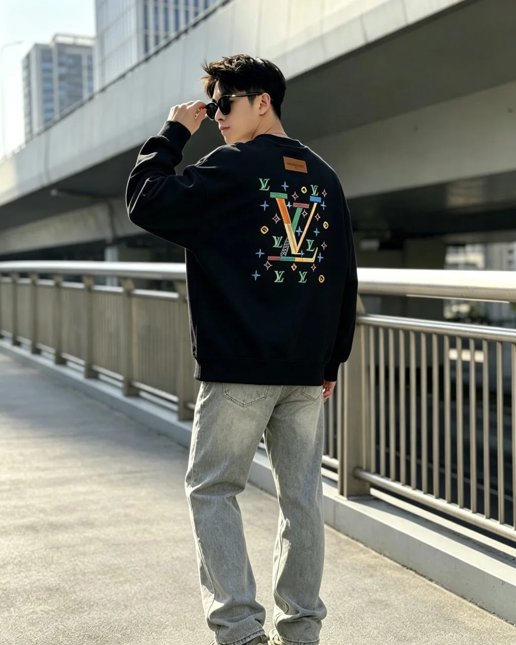 Louis Vuitton/Louis Vuitton colorful presbyopic letter logo embroidered round neck sweatshirt